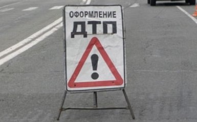 Автомобіль генконсульства України в Петербурзі збив жінку