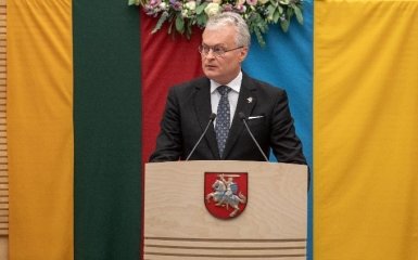 До Києва з неоголошеним візитом прибув президент Литви
