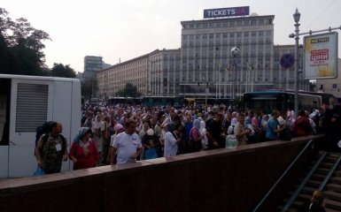 Учасники хресної ходи продовжують збиратися в центрі Києва: опубліковані фото