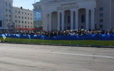 В Херсоне тысячи человек вышли на митинг против российских оккупантов