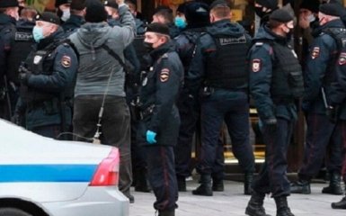 Чому у Москві арештовують військових — пояснення Жданова