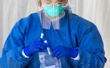 Количество больных коронавирусом в Украине 14 октября продолжает рекордно расти