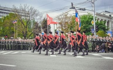 Разведка нашла путинский след в параде боевиков на Донбассе