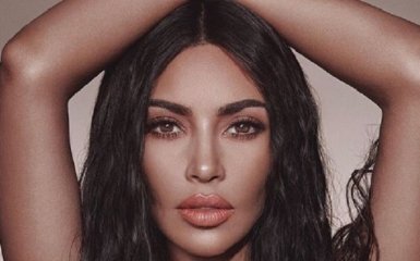 Ким Кардашьян имплантировала себе под кожу ожерелье - шокирующее видео