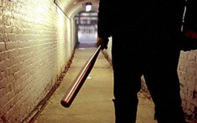 В Одесі четверо бандитів з бітами відібрали у перехожого сумку з мільйоном