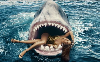 Фотосессия Рианны в пасти акулы признана как самая модная в 2015
