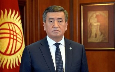 Президент Киргизии принял радикальное решение под давлением протестующих