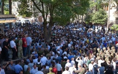 В Абхазии прошел массовый митинг с коктейлями «Молотова»: появились фото и видео