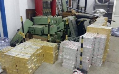 В Венгрию контрабандой вывезли 125 тыс. пачек сигарет и почти тонну янтаря