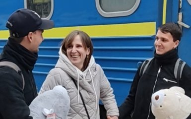 Елена Ельмина с детьми