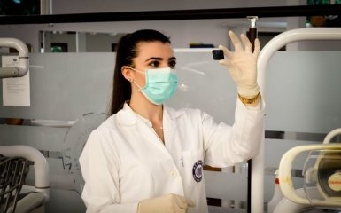 Жінку у США вперше вилікували від ВІЛ за допомогою стовбурових клітин