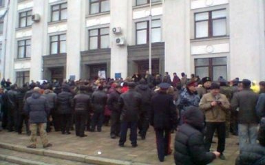 Луганск сдали ЛНР за большой откат - волонтер