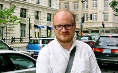 Известный журналист вызвал гнев в сети постом про "человека будущего" Моторолу