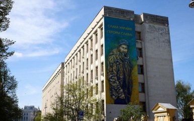 Французький художник присвятив мурал у Києві страченому росіянами військовополоненому