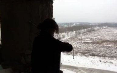 Гімн України зіграли на скрипці навпроти позицій бойовиків: відео захопило мережу