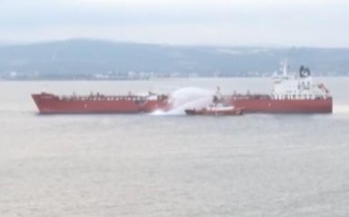 Идущие из России нефтяные танкеры столкнулись в море: появилось видео