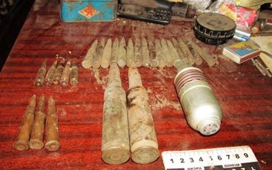 В районе Славянска изъяли арсенал оружия и каннабис (4 фото)