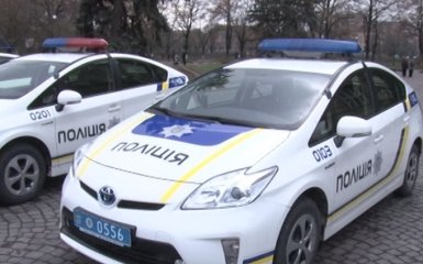 Пьяная сотрудница Налоговой в Ужгороде разделась перед полицией: опубликовано видео