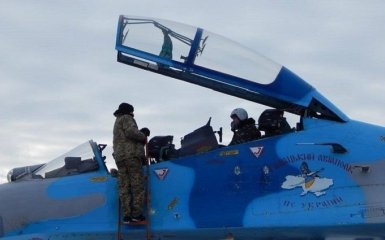 Украинские пилоты потренировались воевать: появились яркие фото