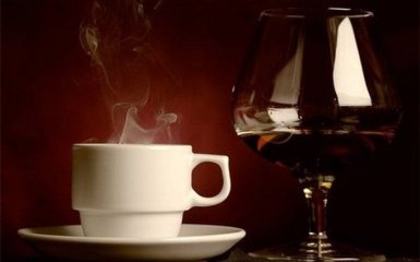Кава і алкоголь продовжують життя: вчені прийшли до несподіваного висновку