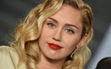Эпатажная певица Майли Сайрус уже нашла замену своей новой девушке - фото