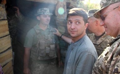 Зеленский и Туск в Станице Луганской дошли почти до позиций боевиков фото