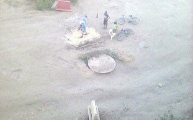 У Росії діти полагодили дорогу, над якою влада билася три роки: з'явилися фото