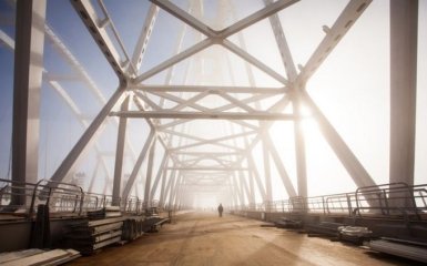 Оккупанты готовятся досрочно открыть Керченский мост в Крыму: появились новые видео