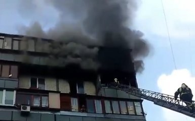 У Києві спалахнула дев'ятиповерхівка, є загиблі: з'явилися відео
