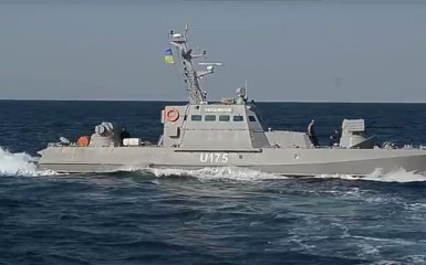 Российский боевой корабль бежал от украинских катеров: опубликовано видео