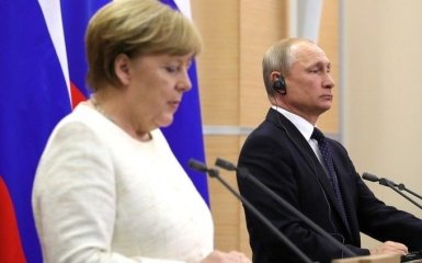 Кремль: Путін говорив з Меркель про особливий статус Донбасу
