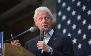 Экс-президент США Клинтон сожалеет о своей роли в ядерном разоружении Украины
