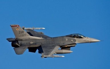 США дозволять союзникам передавати винищувачі F-16 Україні — CNN