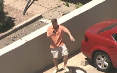 Американец исполнил танец на парковке, чтобы попасть в телетрансляцию: опубликовано видео