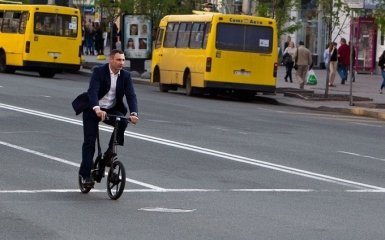 Кличко показав, як їздить на роботу на велосипеді: опубліковані фото