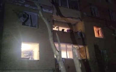 В Одессе обломки сбитого дрона упали на дом. Есть погибшие и раненые