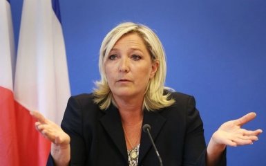 Марин Ле Пен забросали яйцами в Бретани: появилось видео