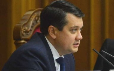 Разумков публично отругал Трухина после скандального ДТП