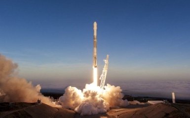 SpaceX вивела на орбіту нову партію супутників зв'язку: опубліковано видовищне відео