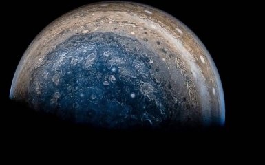 NASA показало новые снимки с южного полюса Юпитера