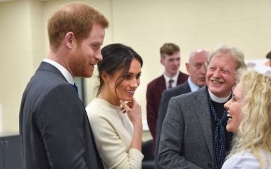 Принц Гаррі та Меган Маркл вперше показали сина - відео