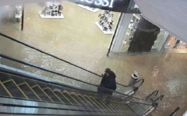 Київський Ocean Plaza затопило окропом - шокуючі фото та відео