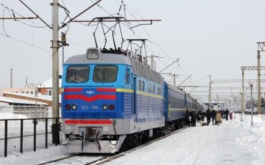 Укрзализныця запустила дополнительные поезда на Новый год и Рождество: расписание и направления