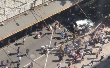 В Австралии внедорожник въехал в толпу, много пострадавших: опубликованы видео