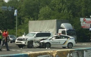 В Киеве произошло серьезное ДТП с машиной патрульных: появились фото