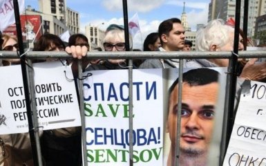 Состояние голодающего Олега Сенцова ухудшилось: он написал завещание