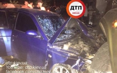 Под Киевом следователь влетел в грузовик: появились фото серьезного ДТП