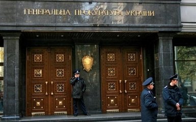 Соцмережі розвеселило порівняння прокурорів з батарейками