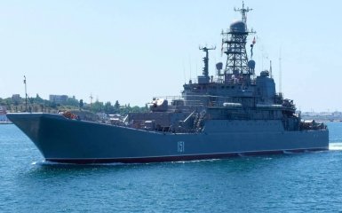 The Armed Forces hit two large Russian amphibious ships "Yamal" and "Azov" in Crimea