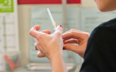 AstraZeneca почала реєстрацію своєї вакцини проти коронавірусу в ЄС